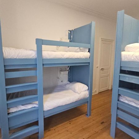 Bed In 6-Bed Mixed Dormitory Le Jardin Cafe Bordeaux Exteriör bild