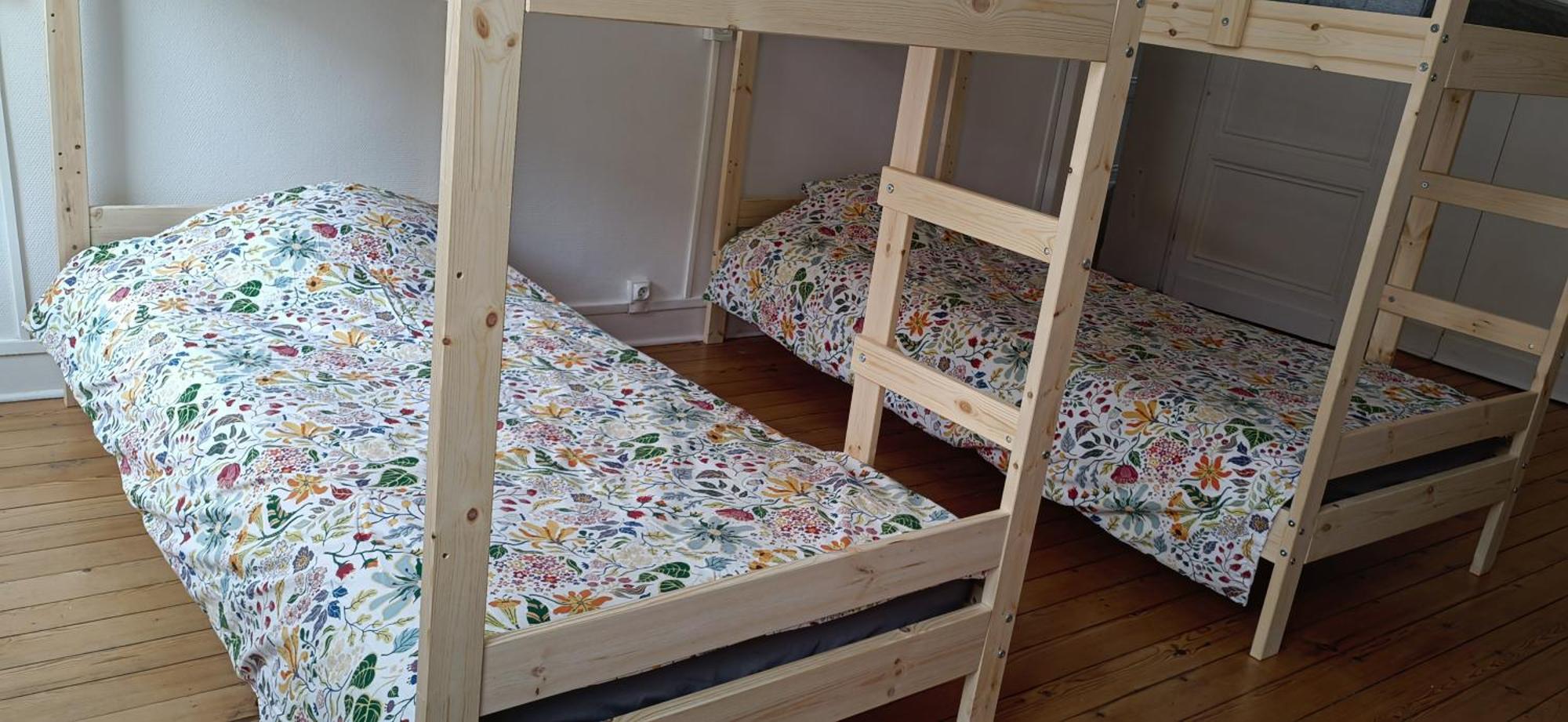Bed In 6-Bed Mixed Dormitory Le Jardin Cafe Bordeaux Exteriör bild