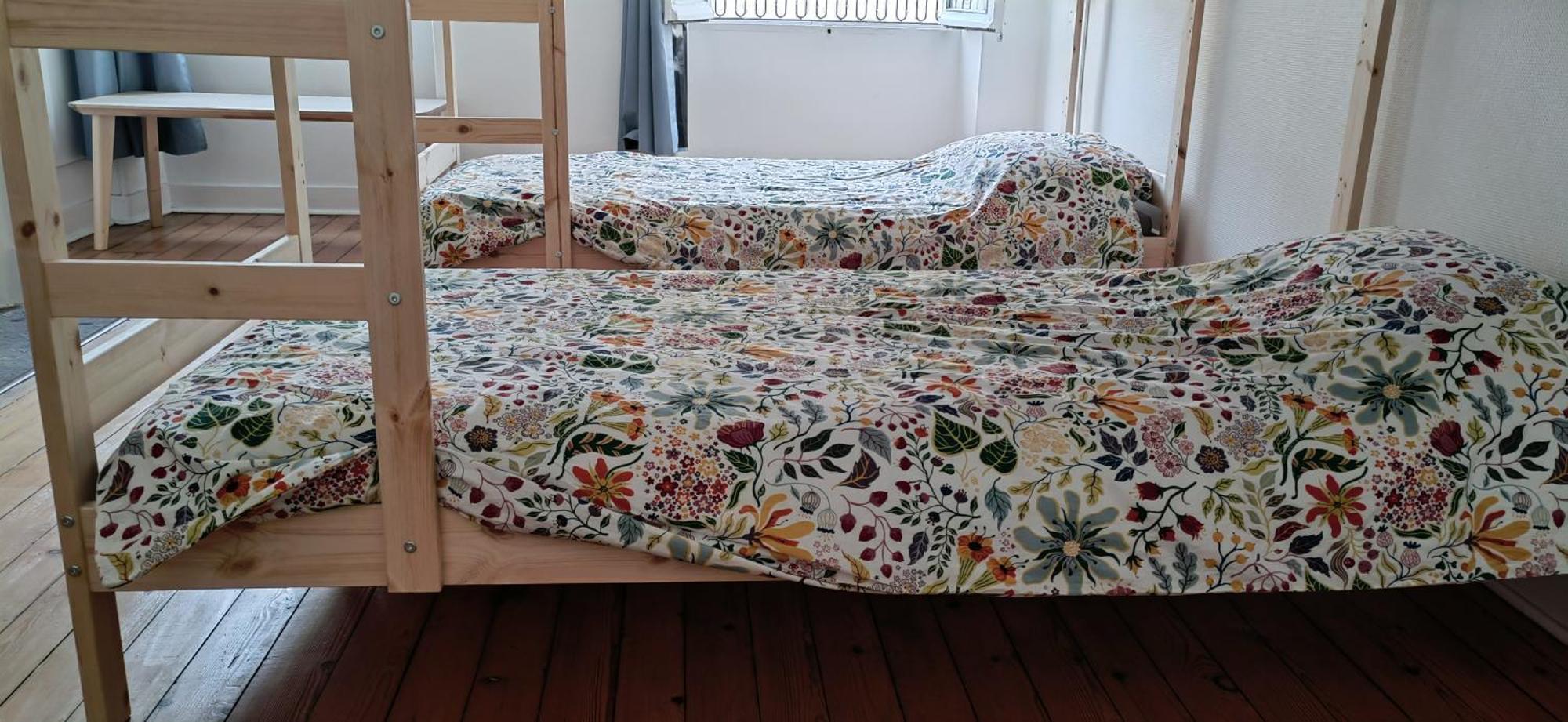 Bed In 6-Bed Mixed Dormitory Le Jardin Cafe Bordeaux Exteriör bild